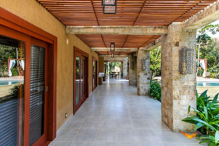 A Natural Retreat with Charm and Comfort
