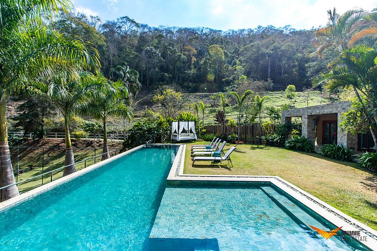 A Natural Retreat with Charm and Comfort