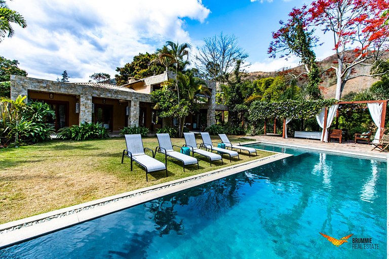 A Natural Retreat with Charm and Comfort