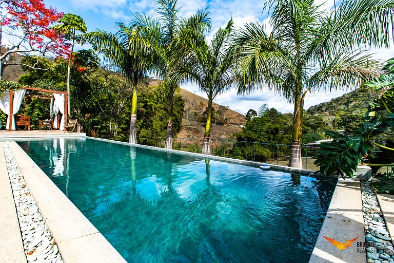A Natural Retreat with Charm and Comfort