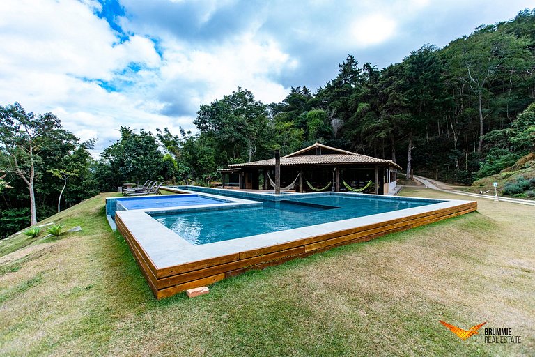 Casa com Piscina em Petrópolis