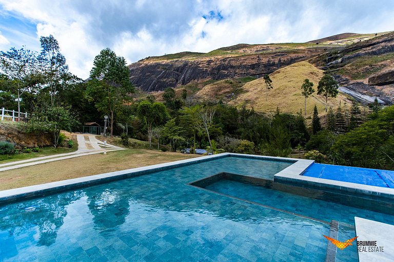 Casa com Piscina em Petrópolis