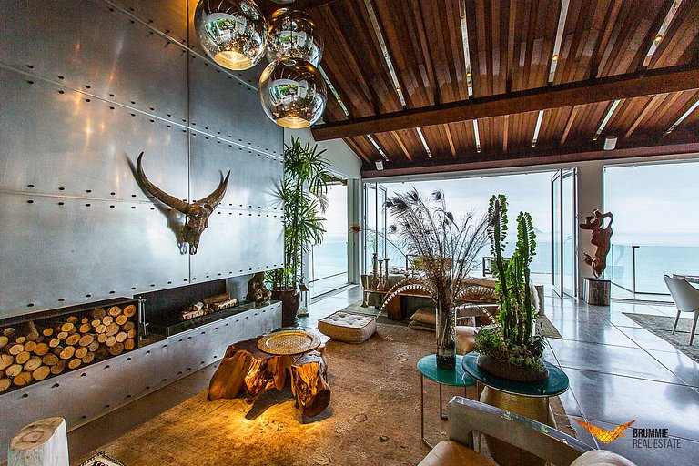 Mansão moderna com design contemporâneo e vistas deslumbrant