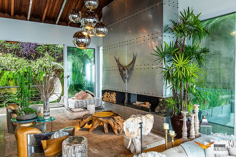 Mansão moderna com design contemporâneo e vistas deslumbrant