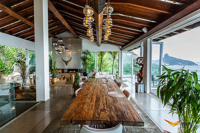 Mansão moderna com design contemporâneo e vistas deslumbrant