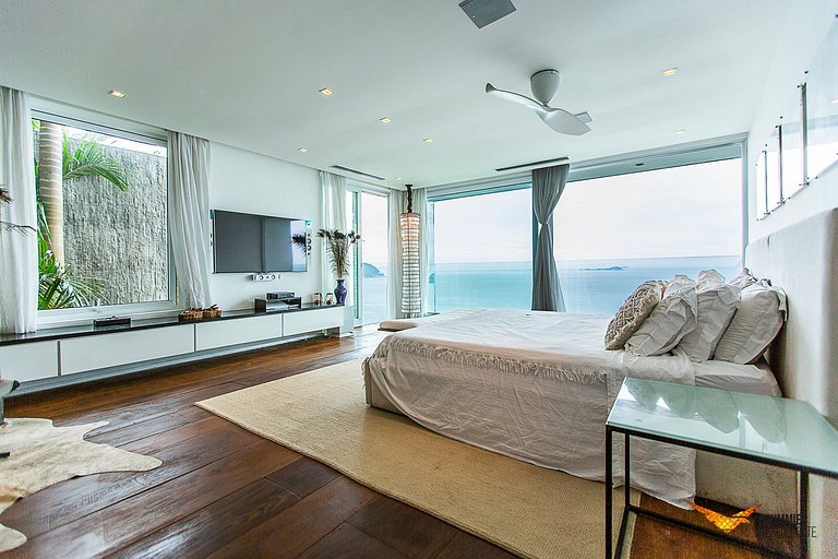 Mansão moderna com design contemporâneo e vistas deslumbrant