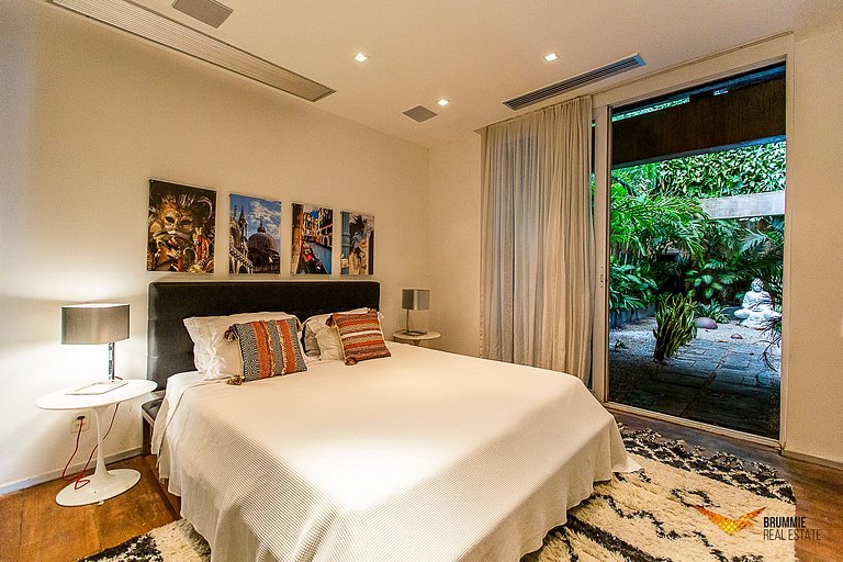 Mansão moderna com design contemporâneo e vistas deslumbrant