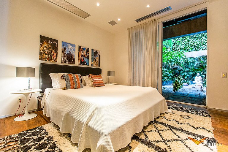 Mansão moderna com design contemporâneo e vistas deslumbrant