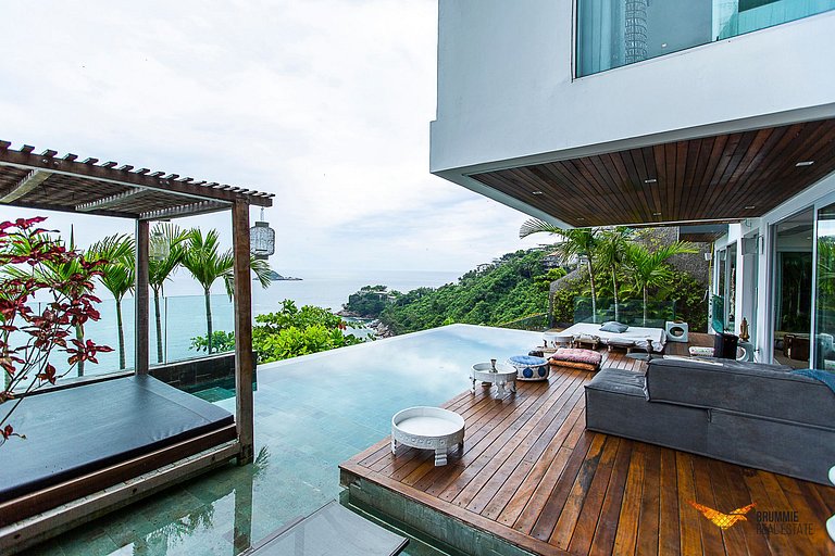 Mansão moderna com design contemporâneo e vistas deslumbrant