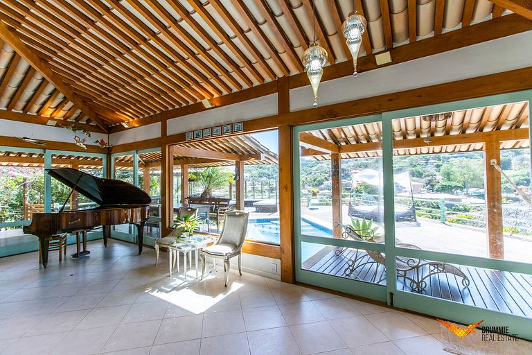 Beautiful Mansion in Ferradurinha Búzios