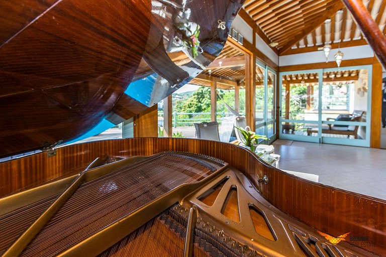 Beautiful Mansion in Ferradurinha Búzios