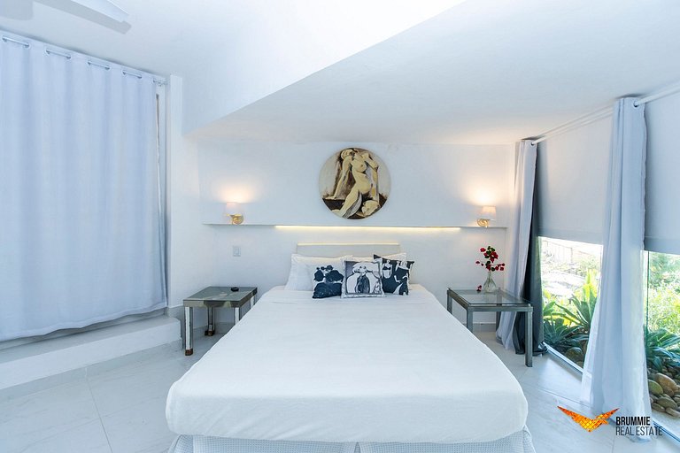 Beautiful Mansion in Ferradurinha Búzios