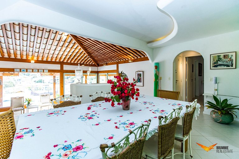 Beautiful Mansion in Ferradurinha Búzios