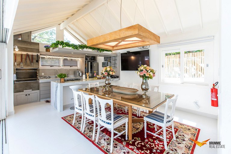Charming Villa at Ferradura Beach – Búzios