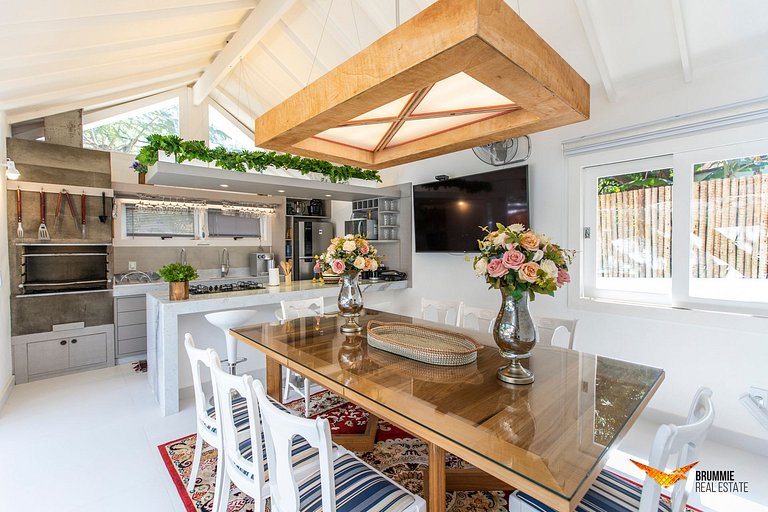 Charming Villa at Ferradura Beach – Búzios