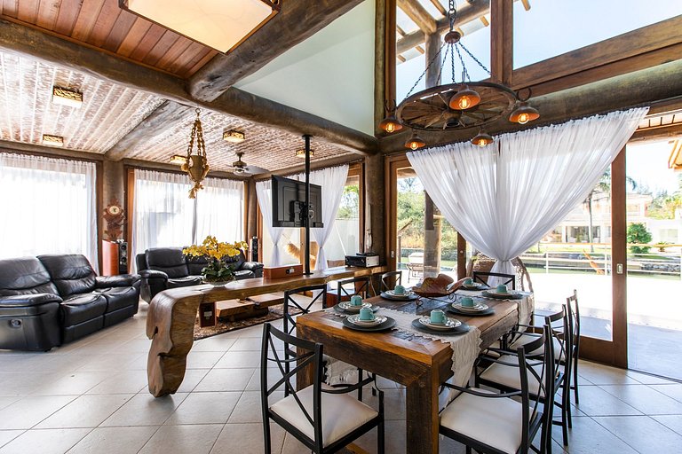 Linda Casa com próprio pier em Búzios