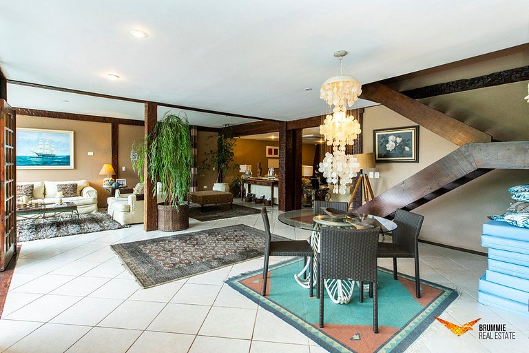 Spacious Upscale Mansion