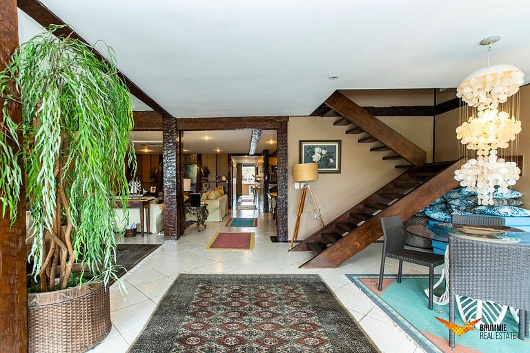 Spacious Upscale Mansion