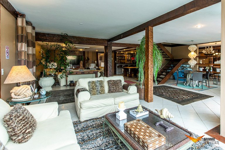 Spacious Upscale Mansion