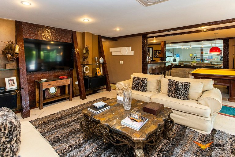 Spacious Upscale Mansion