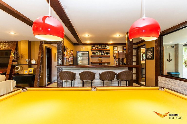 Spacious Upscale Mansion