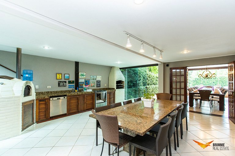 Spacious Upscale Mansion