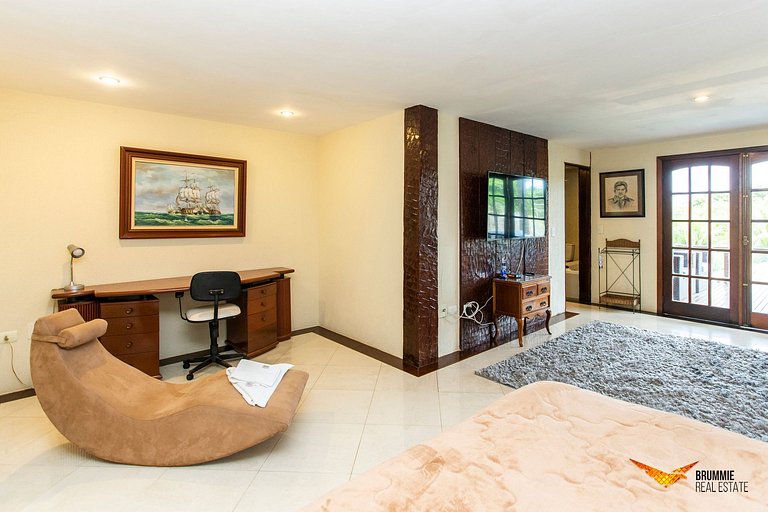 Spacious Upscale Mansion