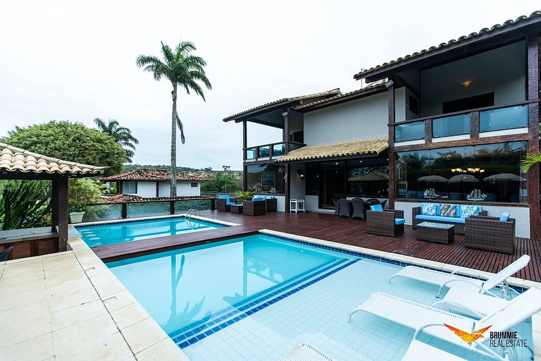 Spacious Upscale Mansion