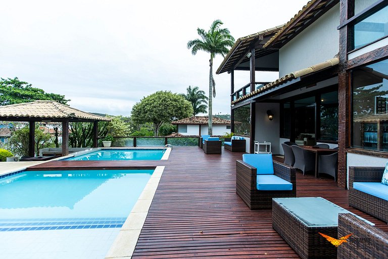 Spacious Upscale Mansion