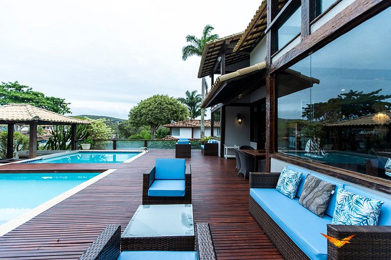 Spacious Upscale Mansion