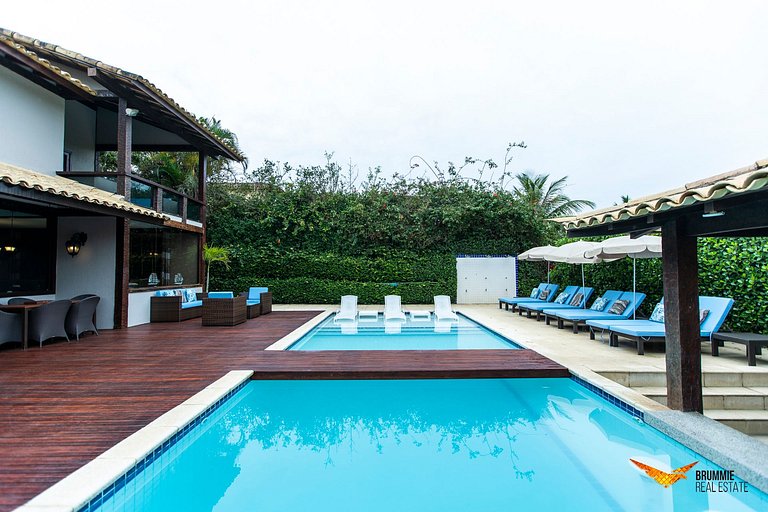 Spacious Upscale Mansion