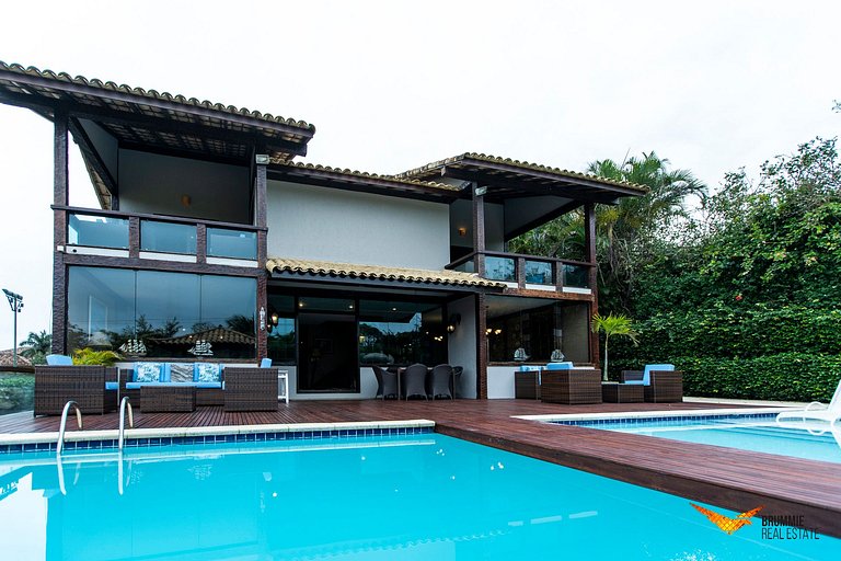 Spacious Upscale Mansion