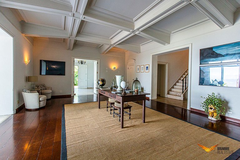 Historic Mansion with a view of Sugarloaf Mountain