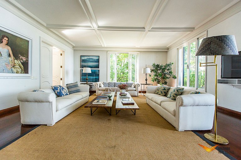 Historic Mansion with a view of Sugarloaf Mountain