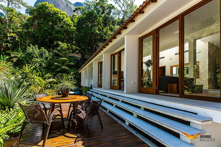Linda Casa Linear em São Conrado