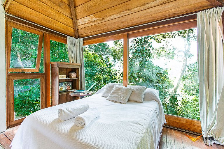 Casa Maravilhosa no meio da Floresta