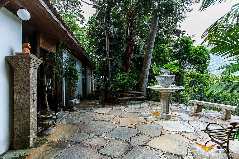 Casa Maravilhosa no meio da Floresta