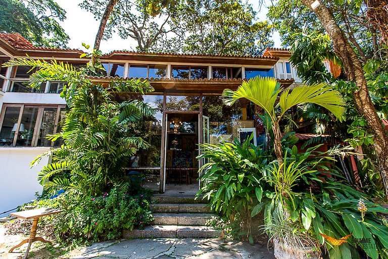 Casa Maravilhosa no meio da Floresta