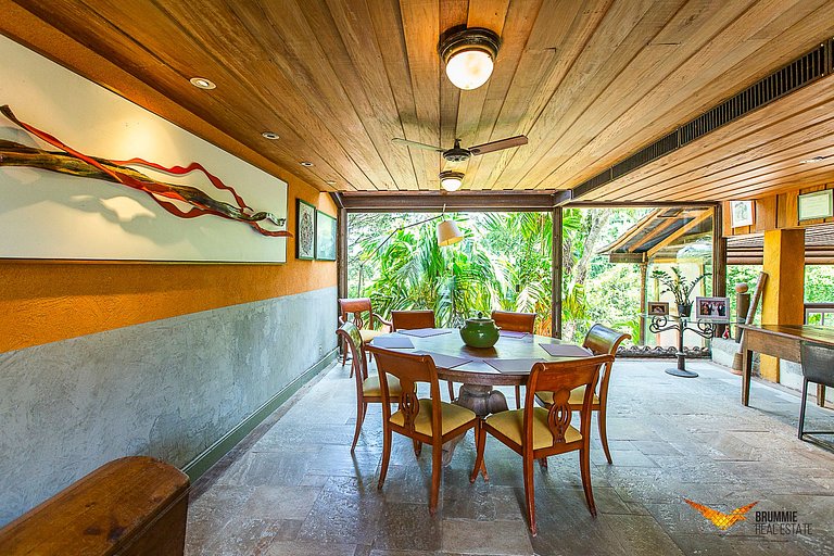 Casa Maravillosa en el medio de la Floresta