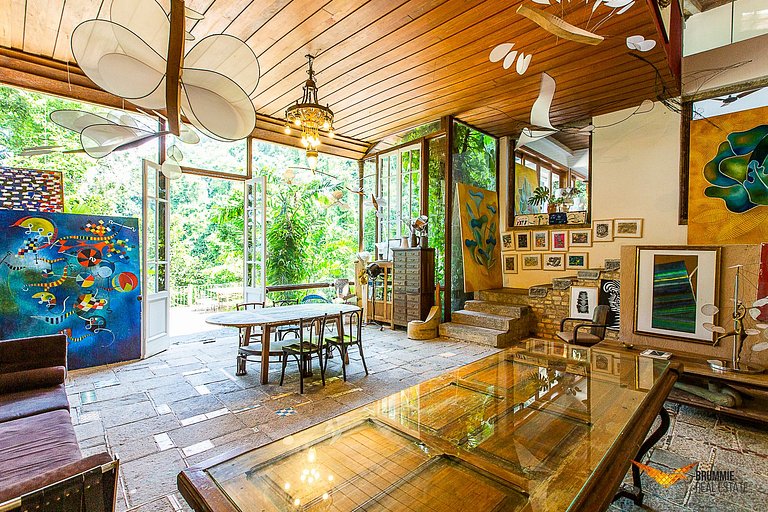 Casa Maravilhosa no meio da Floresta