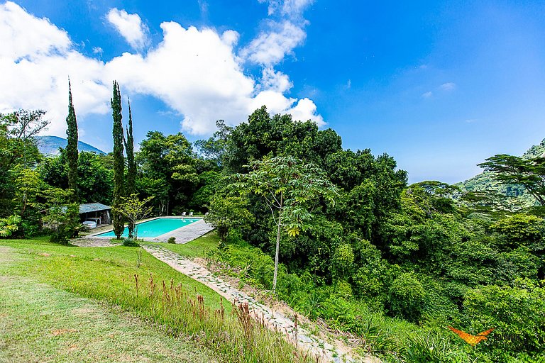 Incrível mansão na floresta para eventos