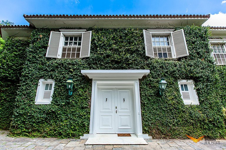Incrível mansão na floresta para eventos