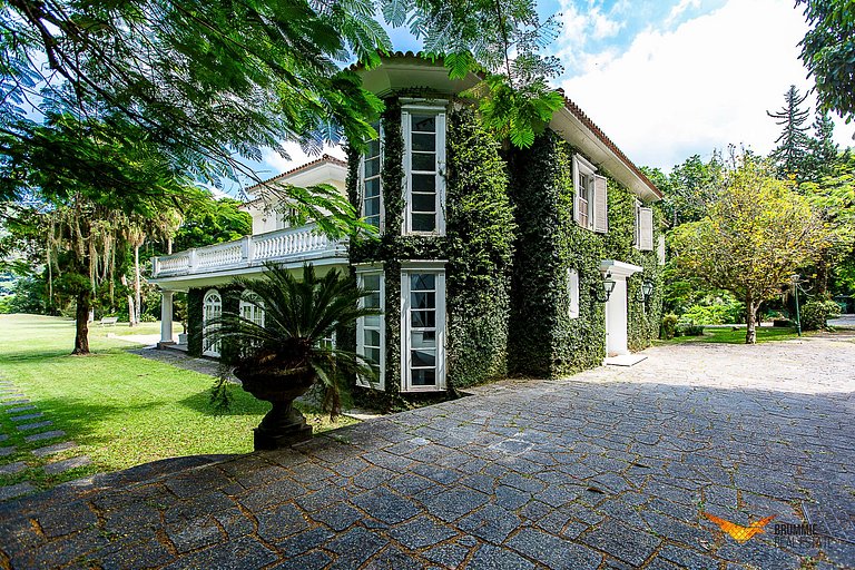 Incrível mansão na floresta para eventos