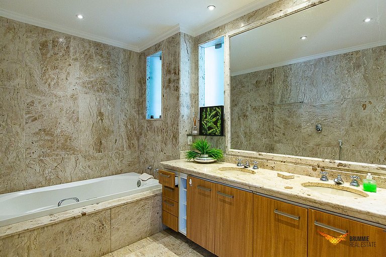 Charming Mansion in Santa Teresa