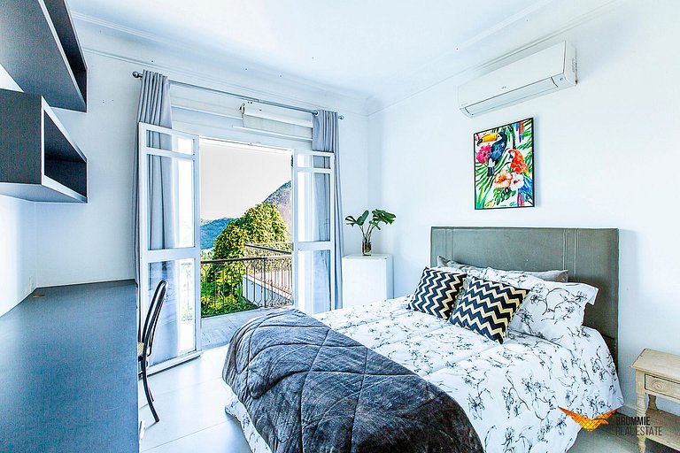 Charming Mansion in Santa Teresa