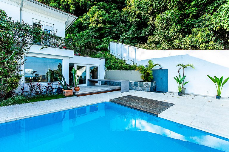 Charming Mansion in Santa Teresa