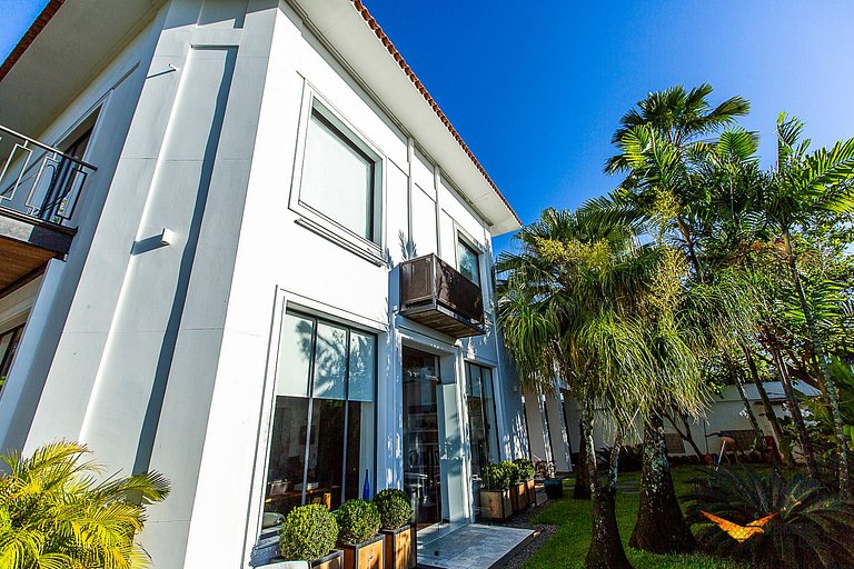 A Sophisticated Oasis Where Nature Meets Design