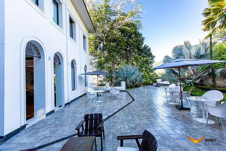 A Sophisticated Oasis Where Nature Meets Design