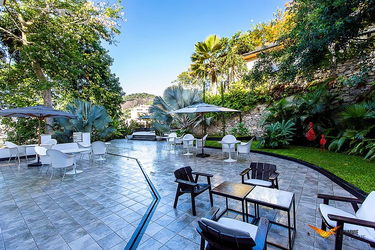 A Sophisticated Oasis Where Nature Meets Design