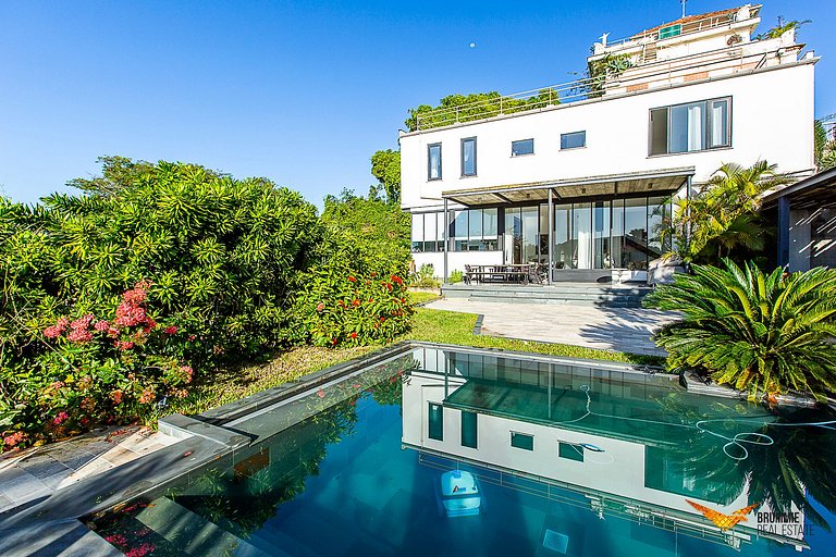 Enorme Mansão com Decoração Contemporânea